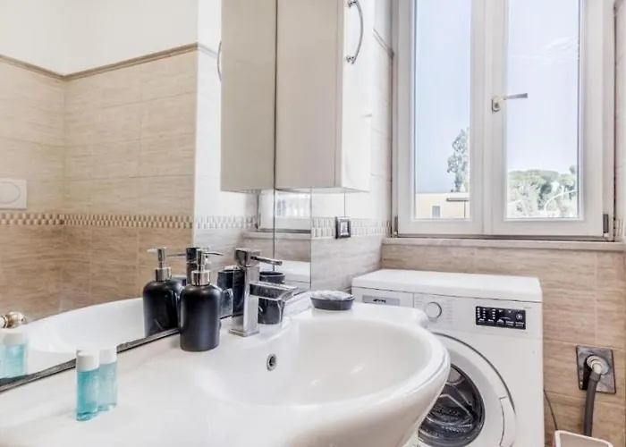 Empire Apartment *